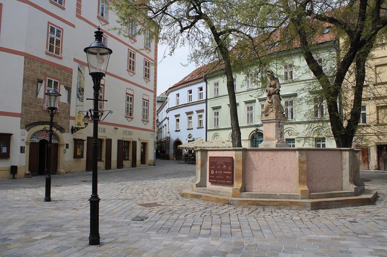 Apartment Lea - Old Town Bratislava Exterior photo